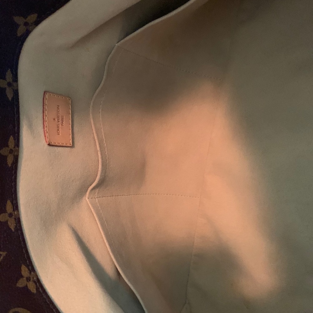 Louis Vuitton Artsy Monogram - Picture 9 of 10